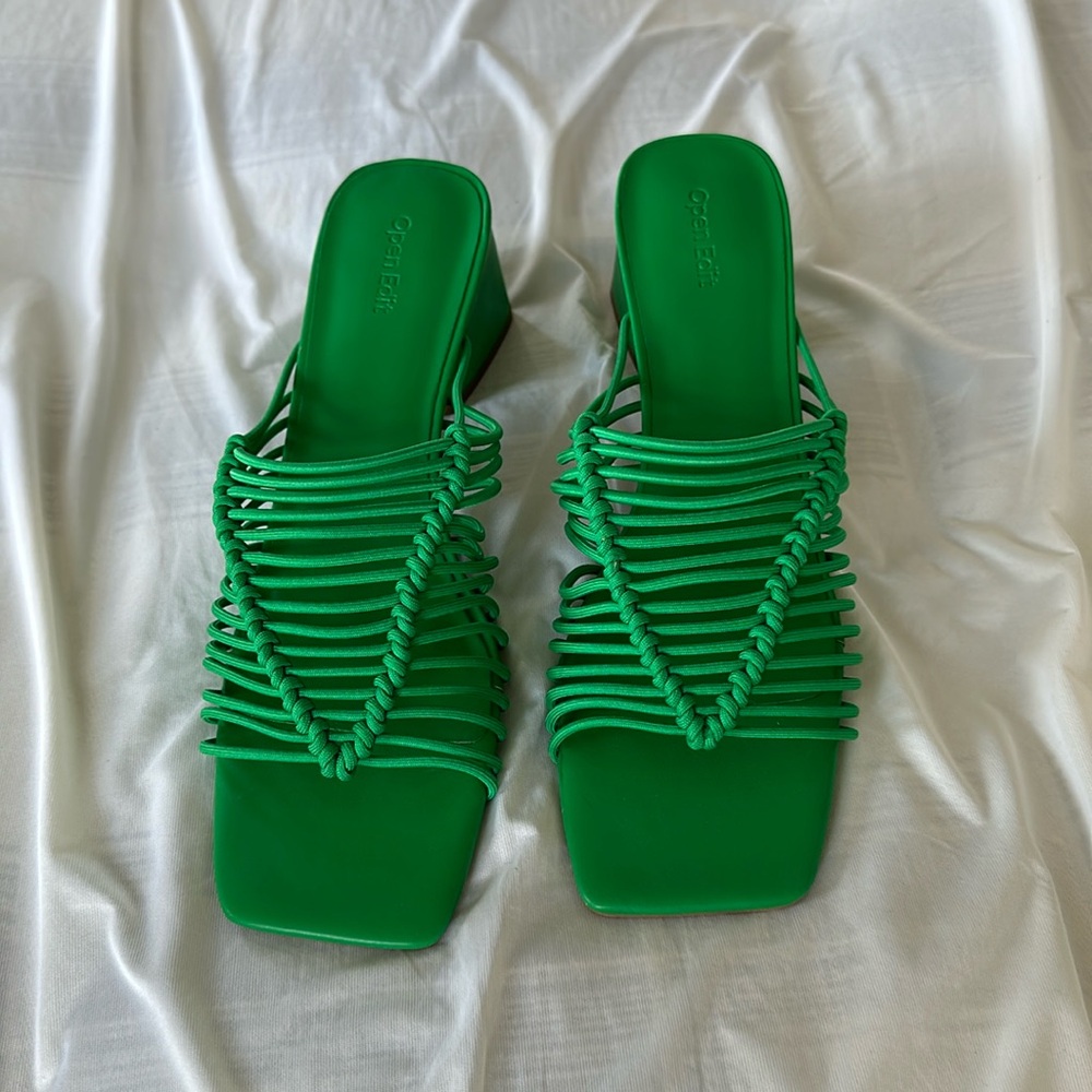 Brand New Nordstrom Open Edit Sandals Vibrant Green Size 11 NWT